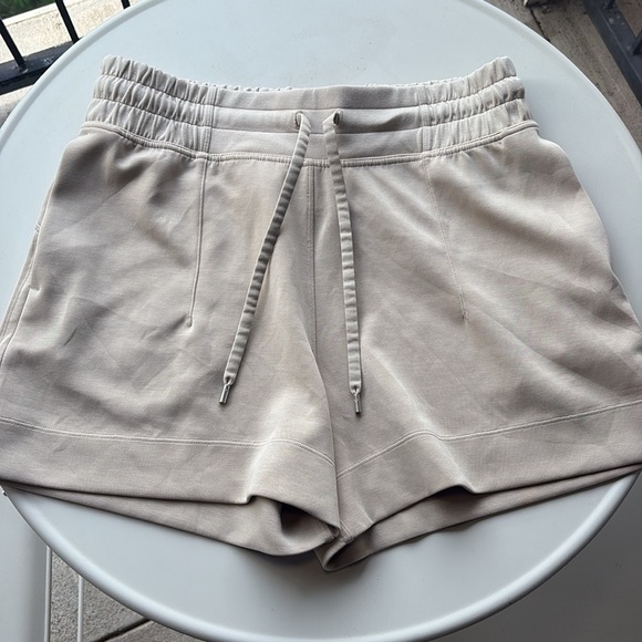Lululemon Soft Ambitions High Rise Short 4" color trench cream size 10 - Picture 3 of 7